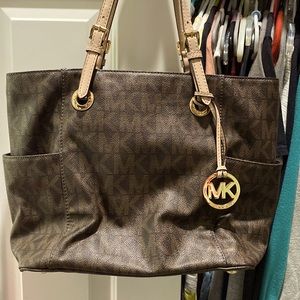 Michael Kors hand bag and matching wallet, gently used in great condition